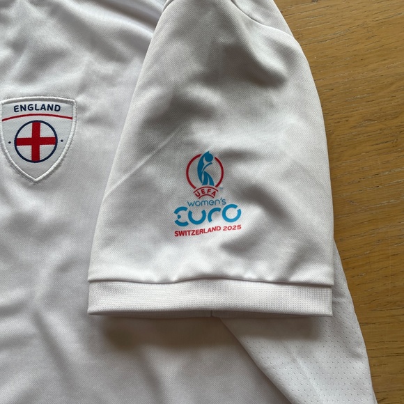 England Lionesses Euro soccer shirt- brand new - Picture 2 of 3